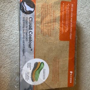 Men’s Acorn slippers size 10.